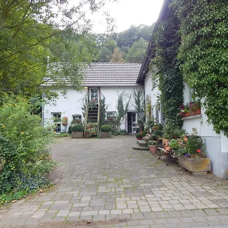 Romantic Eifel Hideaway, Cleaning Included Daire *