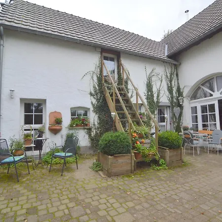 Daire Romantic Eifel Hideaway, Cleaning Included *