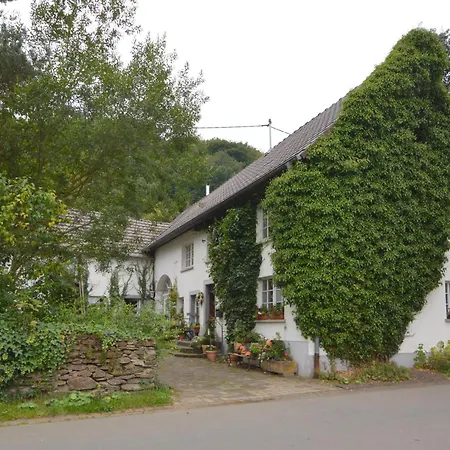 Romantic Eifel Hideaway, Cleaning Included Daire