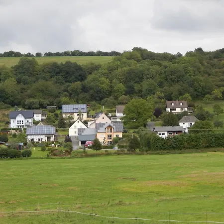 Daire Romantic Eifel Hideaway, Cleaning Included Immerath